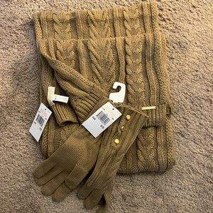Michael Kors Mitten and Scarf Set